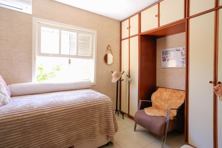 Casa à venda com 185m², 3 quartos e 2 vagas Casa à venda com 185m², 3 quartos e 2 vagasQuarto