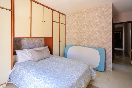 Casa à venda com 185m², 3 quartos e 2 vagas Casa à venda com 185m², 3 quartos e 2 vagasSuíte