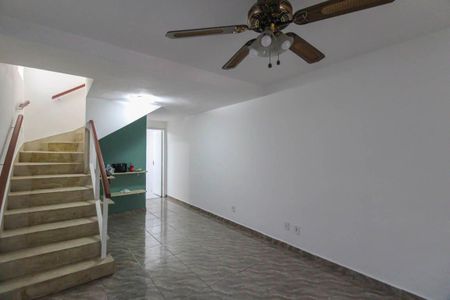 Casa à venda com 120m², 3 quartos e 2 vagas Casa à venda com 120m², 3 quartos e 2 vagasSala