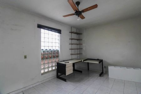 Casa à venda com 120m², 3 quartos e 2 vagas Casa à venda com 120m², 3 quartos e 2 vagasEscritorio