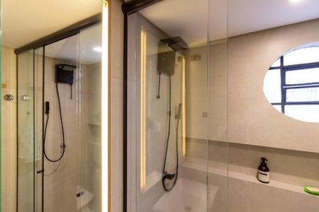 Banheiro de apartamento à venda com 1 quarto, 54m² em Vila Mariana, São Paulo