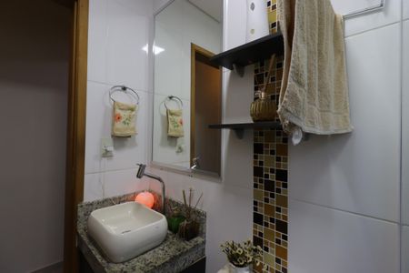 Apartamento à venda com 81m², 3 quartos e 2 vagasBanheiro Social