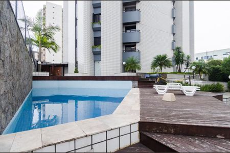Apartamento à venda com 150m², 3 quartos e 2 vagas Apartamento à venda com 150m², 3 quartos e 2 vagasÁrea comum - Piscina