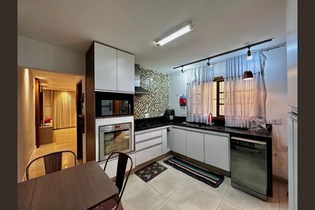 Casa à venda com 165m², 3 quartos e 2 vagas Casa à venda com 165m², 3 quartos e 2 vagasCozinha