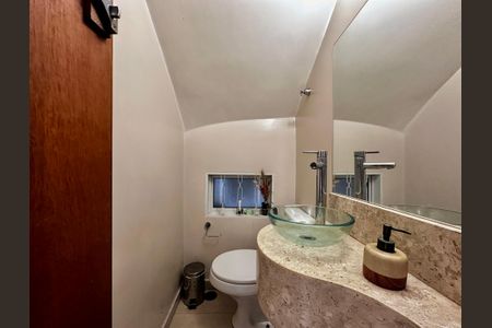 Casa à venda com 165m², 3 quartos e 2 vagas Casa à venda com 165m², 3 quartos e 2 vagasLavabo