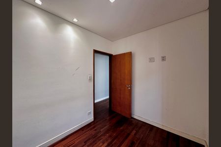 Casa à venda com 165m², 3 quartos e 2 vagas Casa à venda com 165m², 3 quartos e 2 vagasQuarto 2