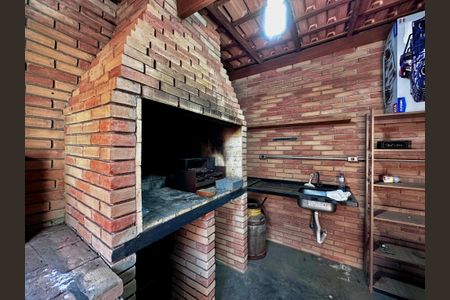 Casa à venda com 165m², 3 quartos e 2 vagas Casa à venda com 165m², 3 quartos e 2 vagasChurrasqueira