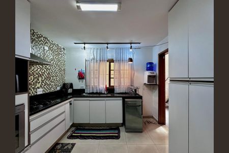 Casa à venda com 165m², 3 quartos e 2 vagas Casa à venda com 165m², 3 quartos e 2 vagasCozinha