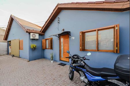 Casa à venda com 100m², 3 quartos e 1 vaga Casa à venda com 100m², 3 quartos e 1 vagaFachada
