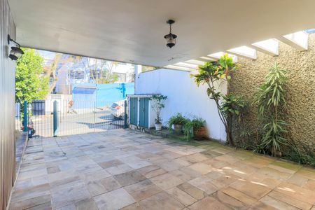 Casa à venda com 250m², 4 quartos e 4 vagas Casa à venda com 250m², 4 quartos e 4 vagasGaragem