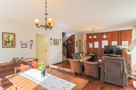 Casa à venda com 250m², 4 quartos e 4 vagas Casa à venda com 250m², 4 quartos e 4 vagasSala de Jantar