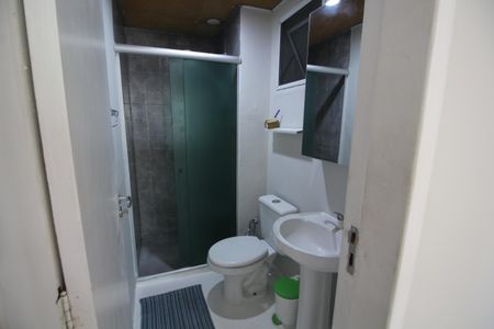 Banheiro de apartamento para alugar com 1 quarto, 36m² em Jacarepaguá, Rio de Janeiro
