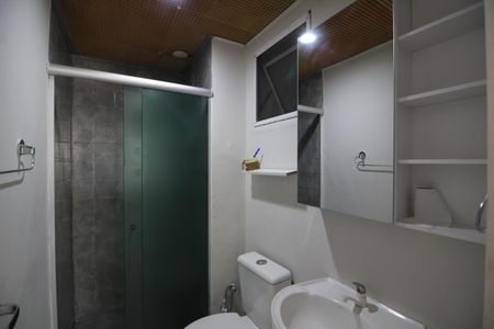 Banheiro de apartamento para alugar com 1 quarto, 36m² em Jacarepaguá, Rio de Janeiro