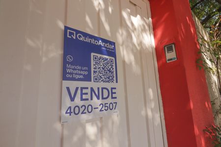 Casa à venda com 230m², 3 quartos e 5 vagas Casa à venda com 230m², 3 quartos e 5 vagasPlaca