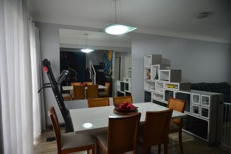 Casa à venda com 133m², 4 quartos e 3 vagasSala