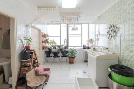 Apartamento à venda com 278m², 3 quartos e 2 vagas Apartamento à venda com 278m², 3 quartos e 2 vagasÁrea de Serviço