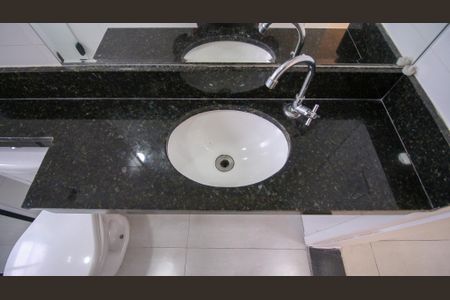 Apartamento à venda com 52m², 2 quartos e 1 vaga Apartamento à venda com 52m², 2 quartos e 1 vagaBanheiro