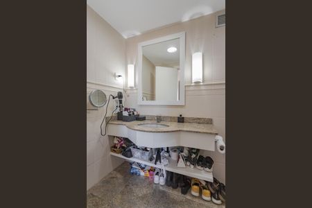 Banheiro Social de apartamento para alugar com 1 quarto, 38m² em Rio Branco, Porto Alegre