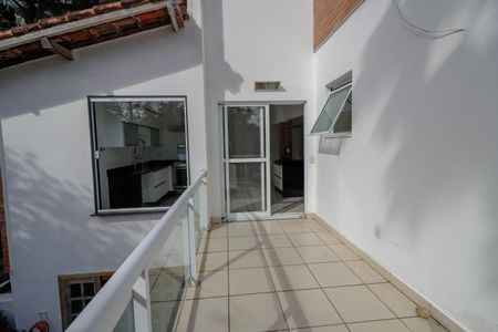 Casa à venda com 350m², 5 quartos e 2 vagas Casa à venda com 350m², 5 quartos e 2 vagasVaranda