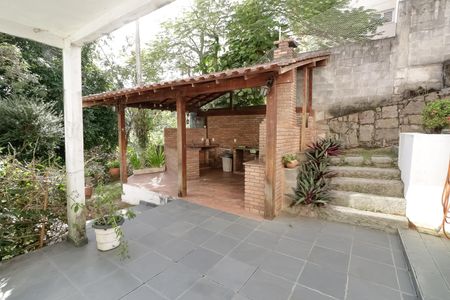 Casa à venda com 350m², 5 quartos e 2 vagas Casa à venda com 350m², 5 quartos e 2 vagasÁrea comum - Churrasqueira