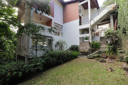 Casa à venda com 350m², 5 quartos e 2 vagas Casa à venda com 350m², 5 quartos e 2 vagasQuintal