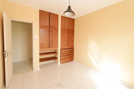 Casa à venda com 350m², 5 quartos e 2 vagas Casa à venda com 350m², 5 quartos e 2 vagasQuarto 1