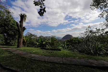 Casa à venda com 350m², 5 quartos e 2 vagas Casa à venda com 350m², 5 quartos e 2 vagasÁrea comum