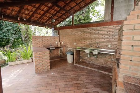 Casa à venda com 350m², 5 quartos e 2 vagas Casa à venda com 350m², 5 quartos e 2 vagasÁrea comum - Churrasqueira