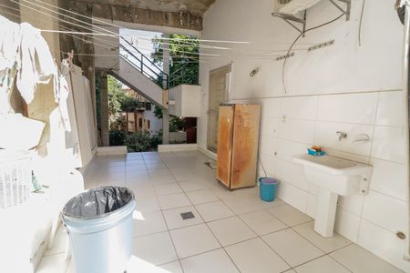 Casa à venda com 350m², 5 quartos e 2 vagas Casa à venda com 350m², 5 quartos e 2 vagasÁrea de Serviço