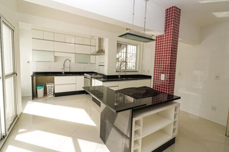 Casa à venda com 350m², 5 quartos e 2 vagas Casa à venda com 350m², 5 quartos e 2 vagasCozinha