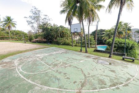 Casa à venda com 350m², 5 quartos e 2 vagas Casa à venda com 350m², 5 quartos e 2 vagasQuadra Esportiva