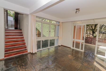 Casa à venda com 350m², 5 quartos e 2 vagas Casa à venda com 350m², 5 quartos e 2 vagasSala