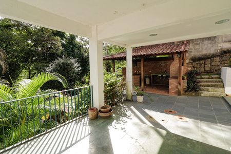 Casa à venda com 350m², 5 quartos e 2 vagas Casa à venda com 350m², 5 quartos e 2 vagasVaranda gourmet