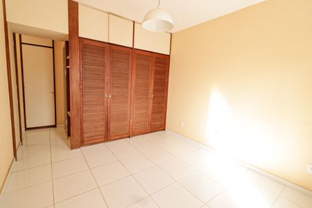 Casa à venda com 350m², 5 quartos e 2 vagas Casa à venda com 350m², 5 quartos e 2 vagasSuíte