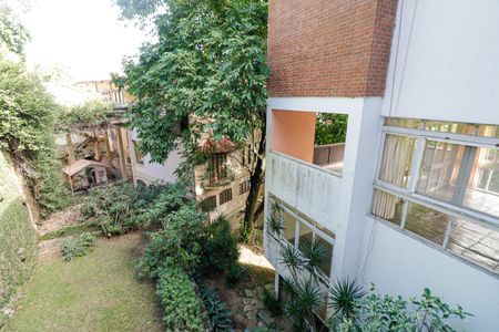 Casa à venda com 350m², 5 quartos e 2 vagas Casa à venda com 350m², 5 quartos e 2 vagasÁrea externa