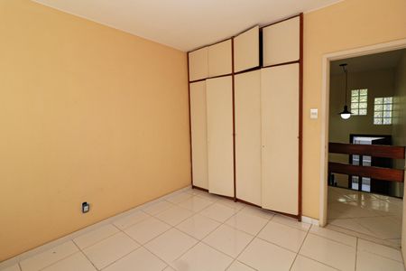Casa à venda com 350m², 5 quartos e 2 vagas Casa à venda com 350m², 5 quartos e 2 vagasQuarto 2