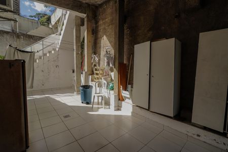 Casa à venda com 350m², 5 quartos e 2 vagas Casa à venda com 350m², 5 quartos e 2 vagasÁrea de Serviço