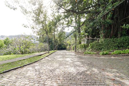 Casa à venda com 350m², 5 quartos e 2 vagas Casa à venda com 350m², 5 quartos e 2 vagasÁrea comum