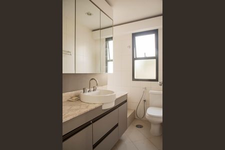 Apartamento à venda com 116m², 4 quartos e 3 vagasBanheiro da Suíte 1