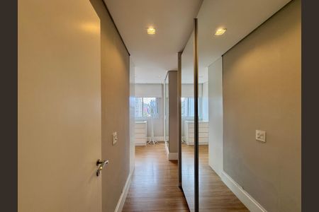 Apartamento à venda com 138m², 2 quartos e 2 vagas Apartamento à venda com 138m², 2 quartos e 2 vagasCloset Suíte 2