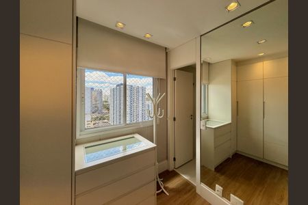 Apartamento à venda com 138m², 2 quartos e 2 vagas Apartamento à venda com 138m², 2 quartos e 2 vagasCloset Suíte 2