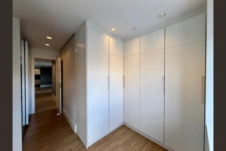 Apartamento à venda com 138m², 2 quartos e 2 vagas Apartamento à venda com 138m², 2 quartos e 2 vagasCloset Suíte 2
