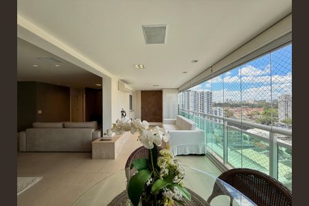 Apartamento à venda com 138m², 2 quartos e 2 vagas Apartamento à venda com 138m², 2 quartos e 2 vagasVaranda