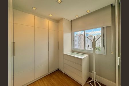 Apartamento à venda com 138m², 2 quartos e 2 vagas Apartamento à venda com 138m², 2 quartos e 2 vagasCloset Suíte 2