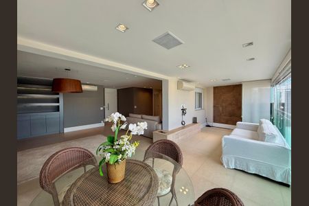 Apartamento à venda com 138m², 2 quartos e 2 vagas Apartamento à venda com 138m², 2 quartos e 2 vagasVaranda