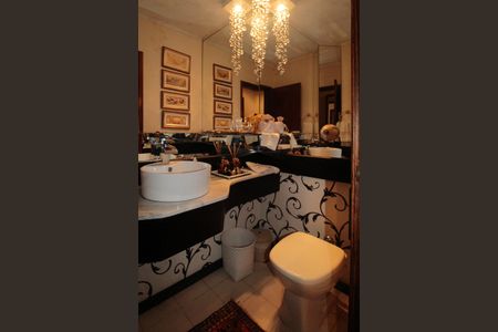 Casa à venda com 640m², 5 quartos e 4 vagas Casa à venda com 640m², 5 quartos e 4 vagasLavabo