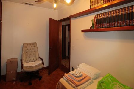 Casa à venda com 640m², 5 quartos e 4 vagas Casa à venda com 640m², 5 quartos e 4 vagasQuarto 3