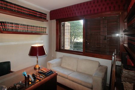 Casa à venda com 640m², 5 quartos e 4 vagas Casa à venda com 640m², 5 quartos e 4 vagasEscritório