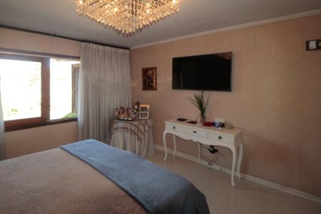 Casa à venda com 640m², 5 quartos e 4 vagas Casa à venda com 640m², 5 quartos e 4 vagasSuíte