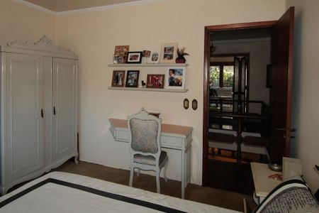 Casa à venda com 640m², 5 quartos e 4 vagas Casa à venda com 640m², 5 quartos e 4 vagasQuarto 2